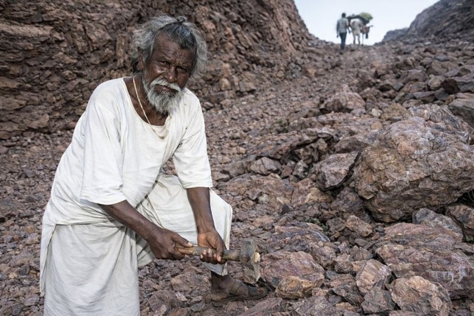 Dashrath Manjhi: The Mountain Man — Love Carved in Stone