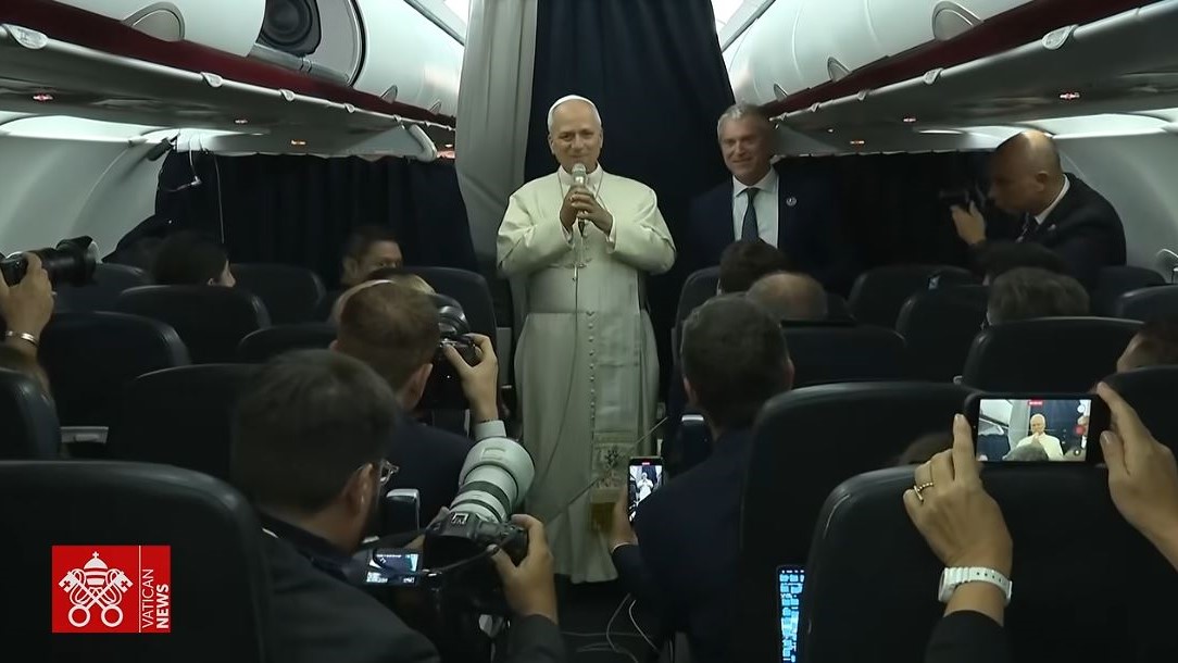 Pope Leo XIV Calls for Russia and Ukraine to Negotiate, Says Wars Are Senseless